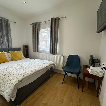 3Rd Studio Flat With Private Toilet And Bathroom Setup For Family Enjoyment 134 Keedonwood Road Бромлі Екстер'єр фото