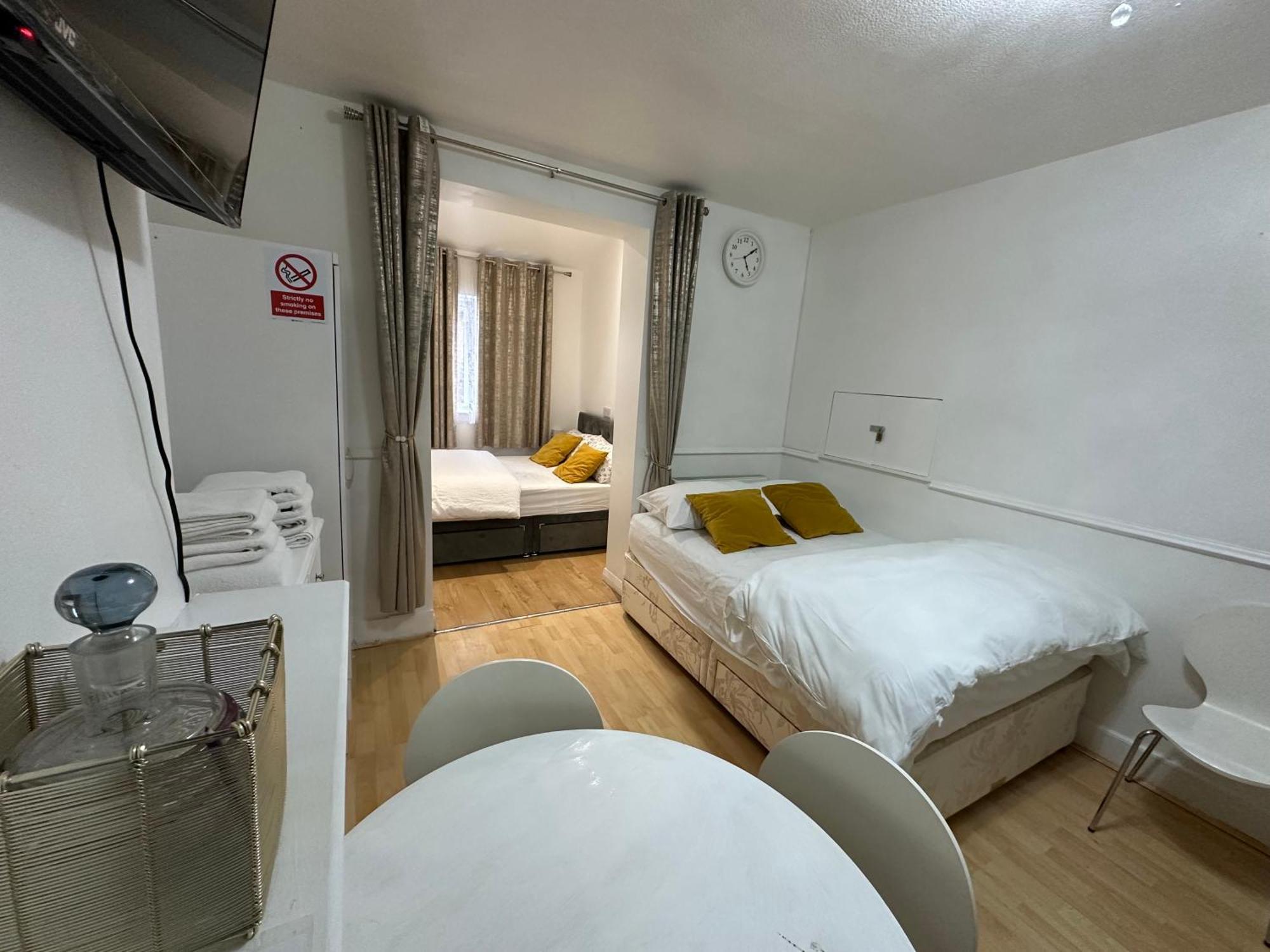 3Rd Studio Flat With Private Toilet And Bathroom Setup For Family Enjoyment 134 Keedonwood Road Бромлі Екстер'єр фото