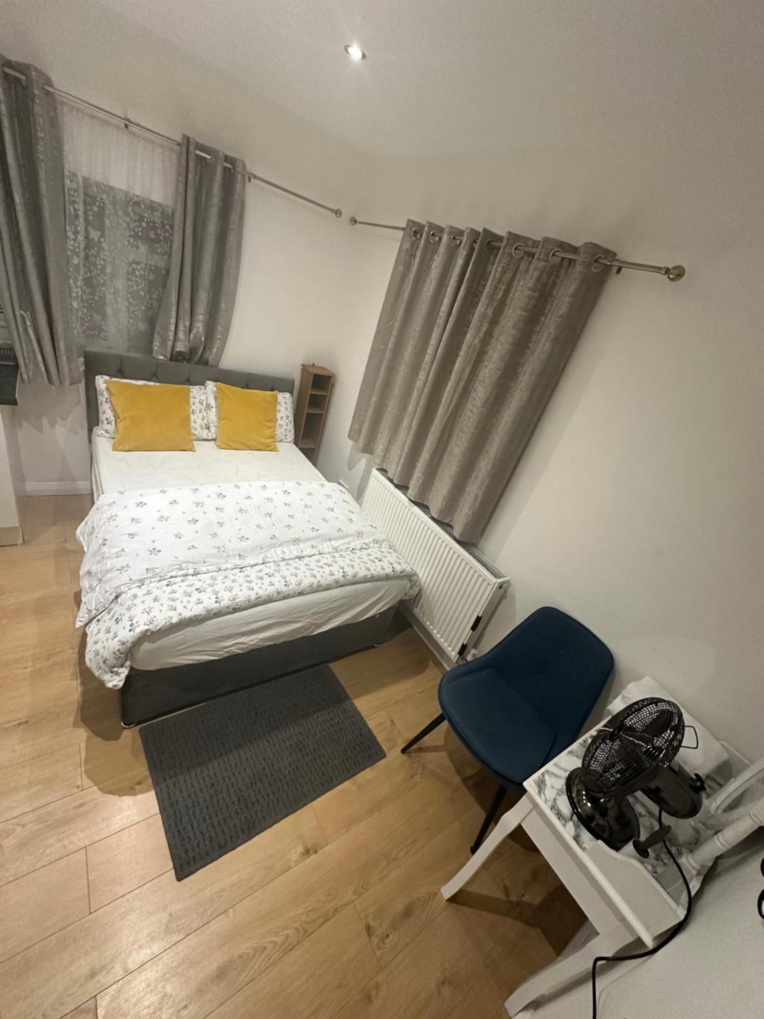 3Rd Studio Flat With Private Toilet And Bathroom Setup For Family Enjoyment 134 Keedonwood Road Бромлі Екстер'єр фото